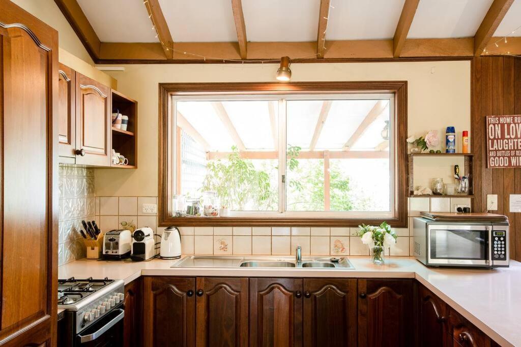 Camellia Cottage - Rustic Character Home 10 Minute Walk To The Centre Of Margs! Margaret River ภายนอก รูปภาพ